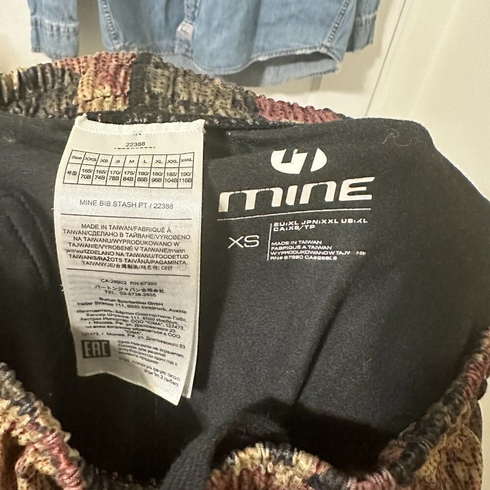 Burton Stash Pant in Floral (Bib Friendly) - Picture 6 of 6